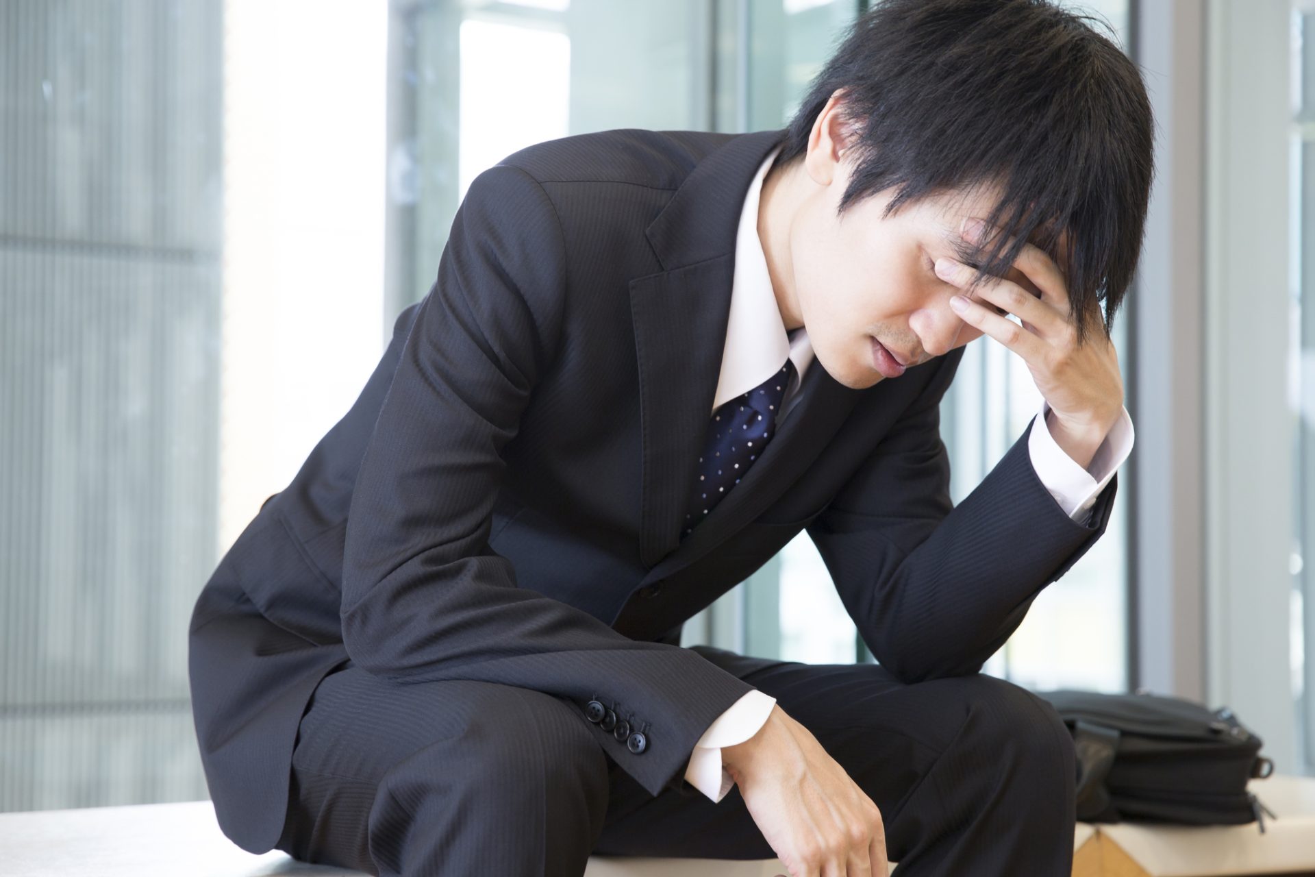 適応障害の治療で休職・退職・転職は必要？仕事への影響